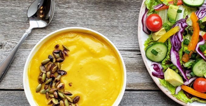 Roasted Butternut Squash Soup with Toasted Pumpkin Seeds (Paleo, Dairy Free)